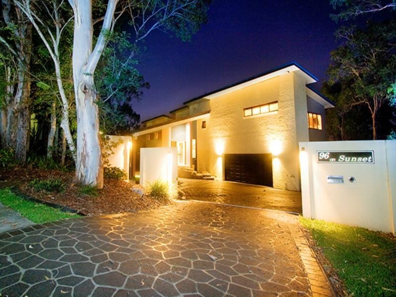 96 Sunset Road, Kenmore QLD 4069