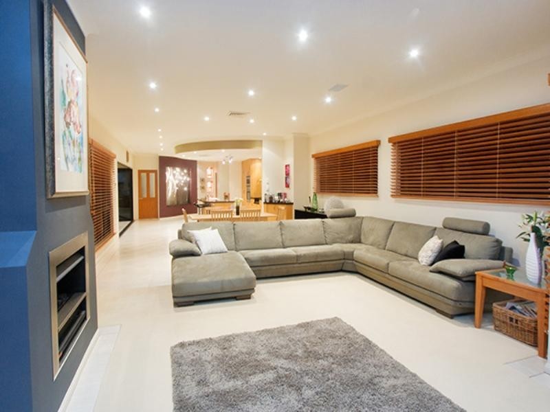 96 Sunset Road, Kenmore QLD 4069