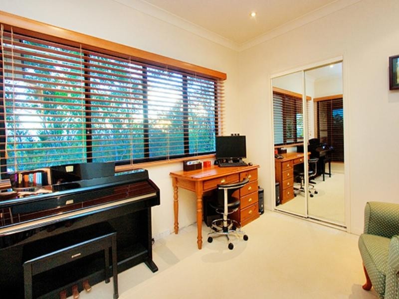 96 Sunset Road, Kenmore QLD 4069