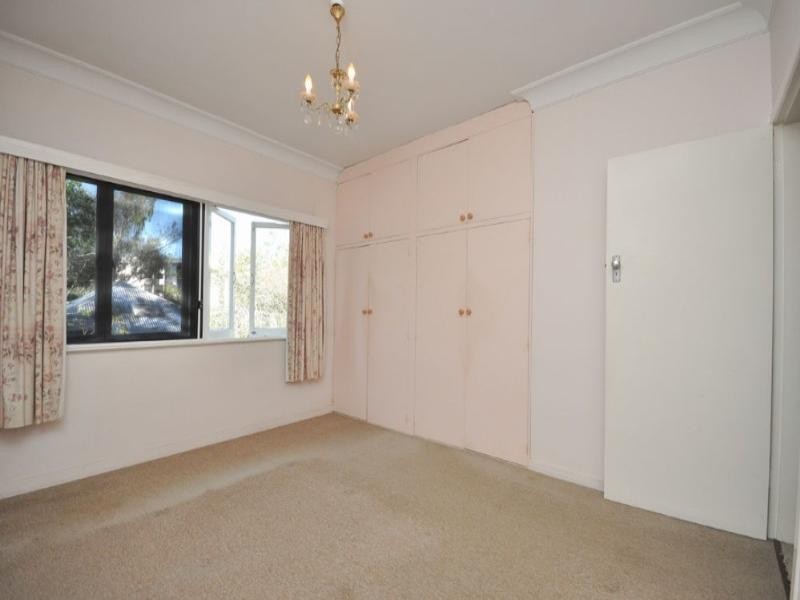 7 Kings Road, Taringa QLD 4068