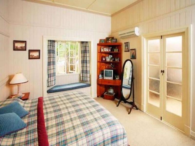 62 Disraeli Street, Indooroopilly QLD 4068