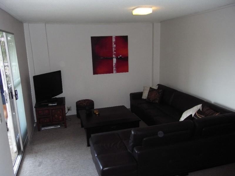 1/36 Jerdanefield Road, St Lucia QLD 4067