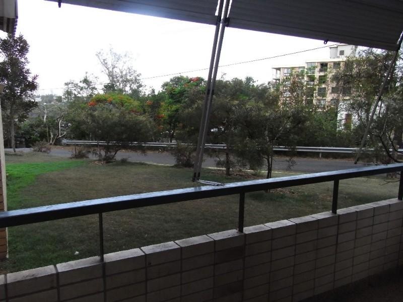 1/36 Jerdanefield Road, St Lucia QLD 4067