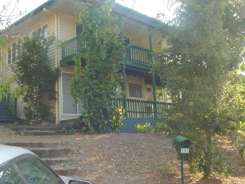 255a Carmody Road, St Lucia QLD 4067