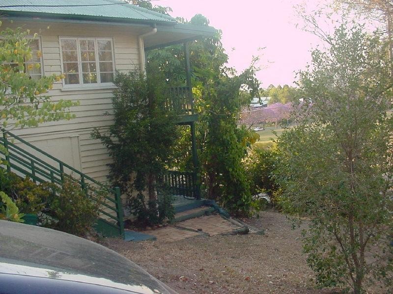 255a Carmody Road, St Lucia QLD 4067