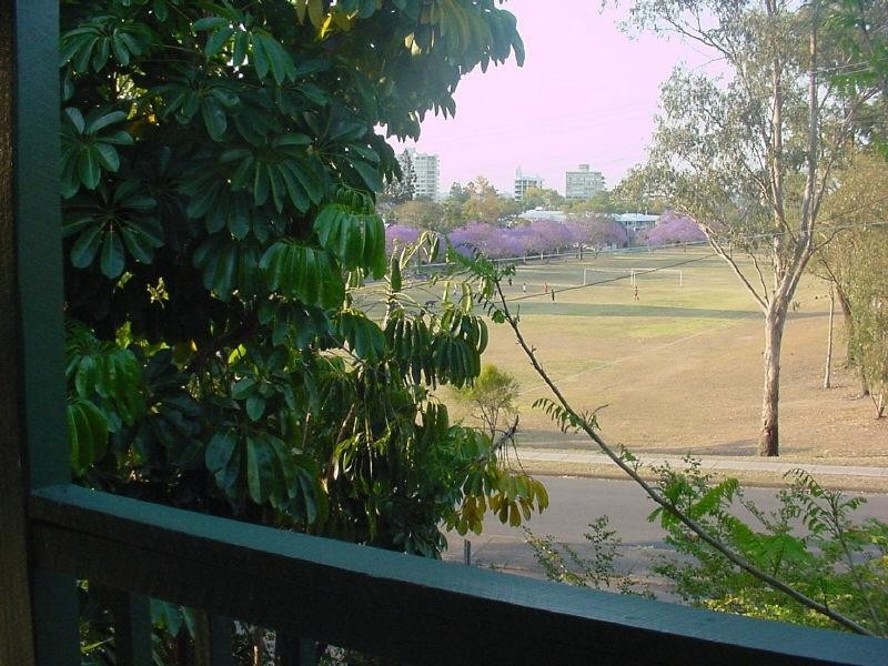 255a Carmody Road, St Lucia QLD 4067