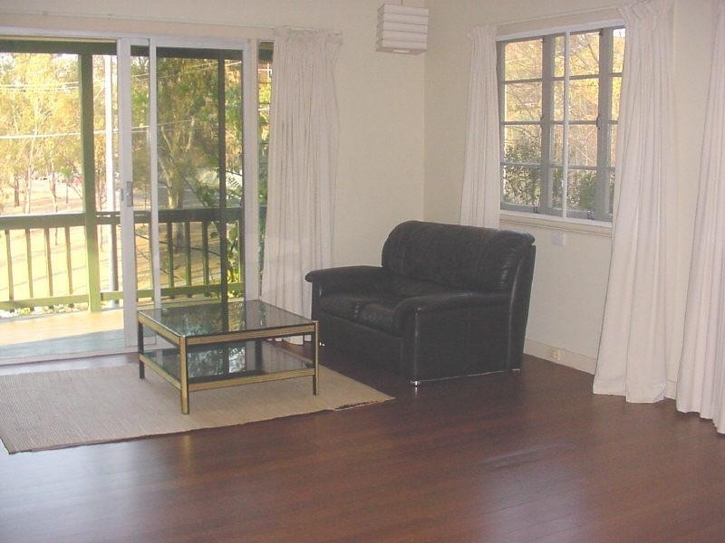 255a Carmody Road, St Lucia QLD 4067