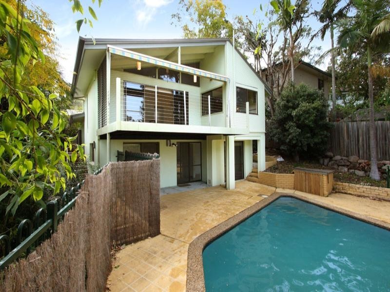 6 Robyn Street, Chapel Hill QLD 4069