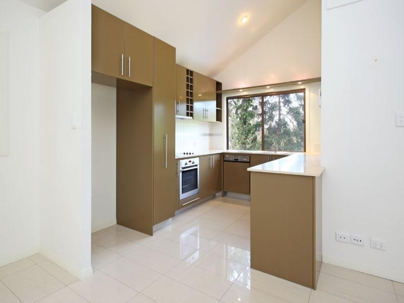 6 Robyn Street, Chapel Hill QLD 4069