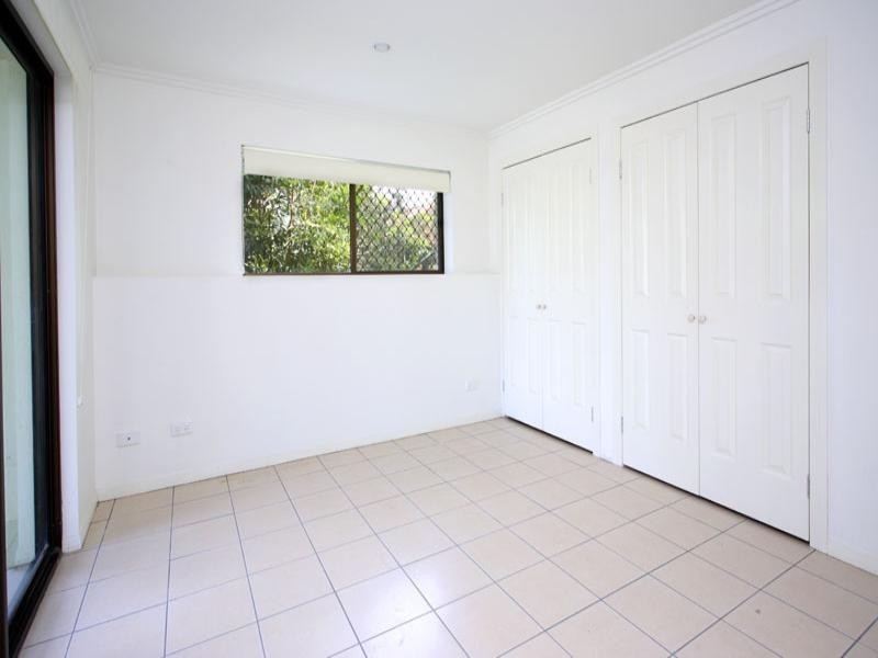 6 Robyn Street, Chapel Hill QLD 4069