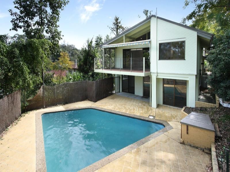 6 Robyn Street, Chapel Hill QLD 4069