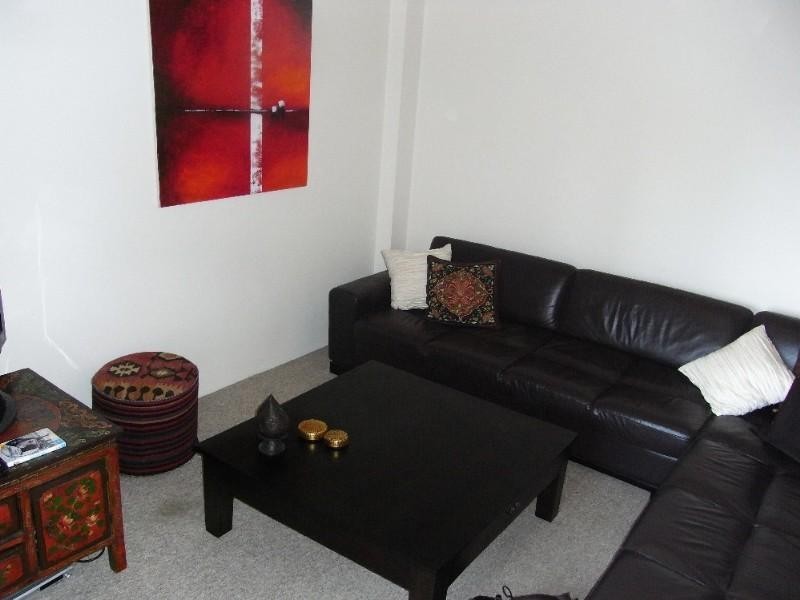 1/36 Jerdanefield Road, St Lucia QLD 4067