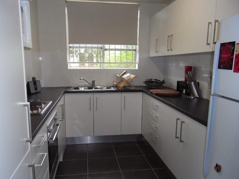 1/36 Jerdanefield Road, St Lucia QLD 4067