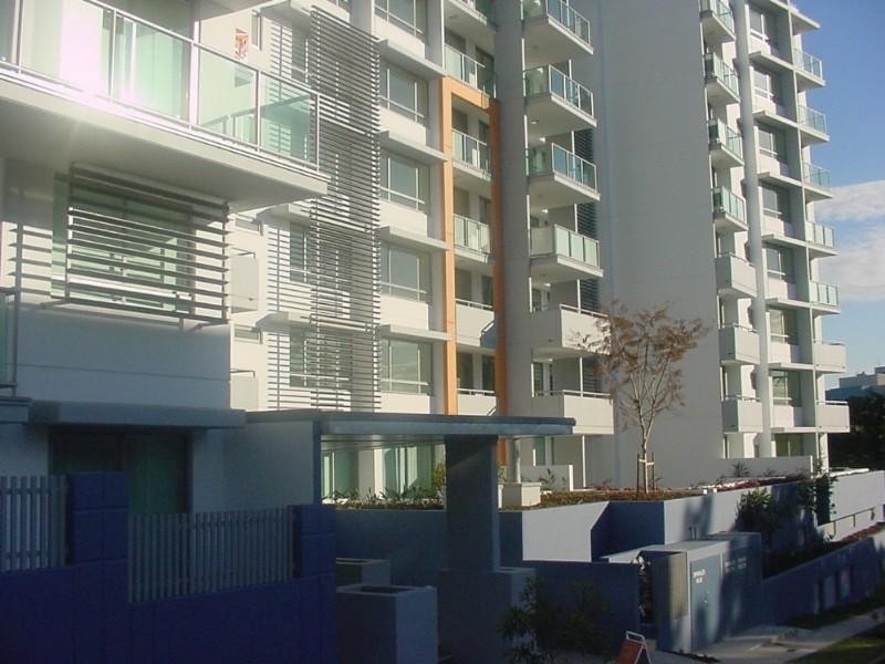 1/36 Jerdanefield Road, St Lucia QLD 4067