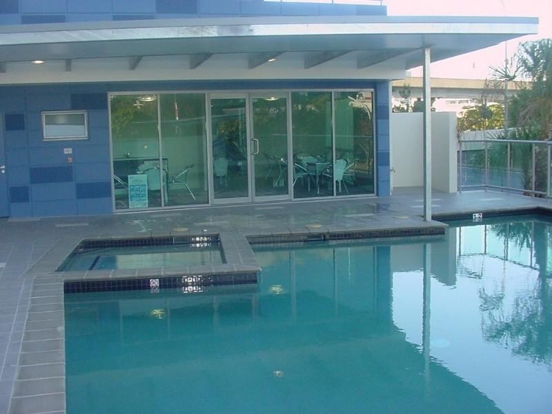 1/36 Jerdanefield Road, St Lucia QLD 4067