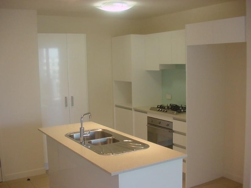 1/36 Jerdanefield Road, St Lucia QLD 4067