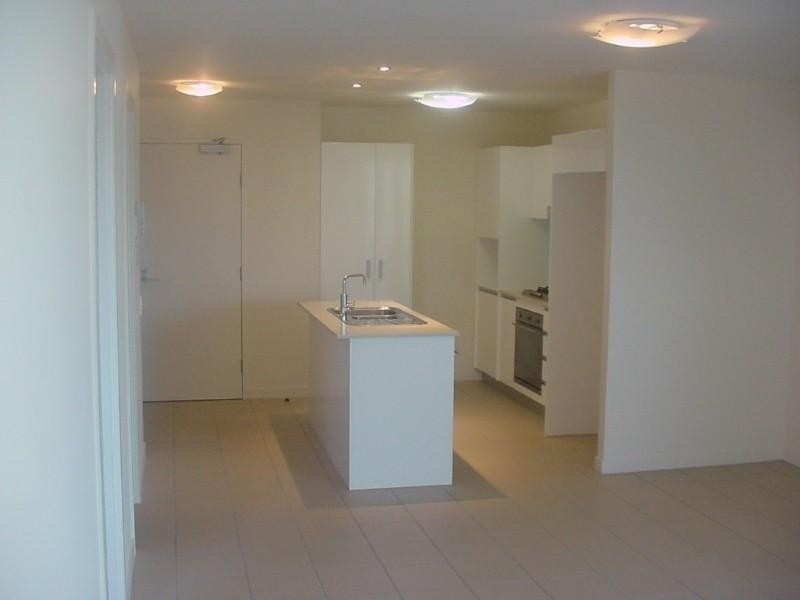 1/36 Jerdanefield Road, St Lucia QLD 4067