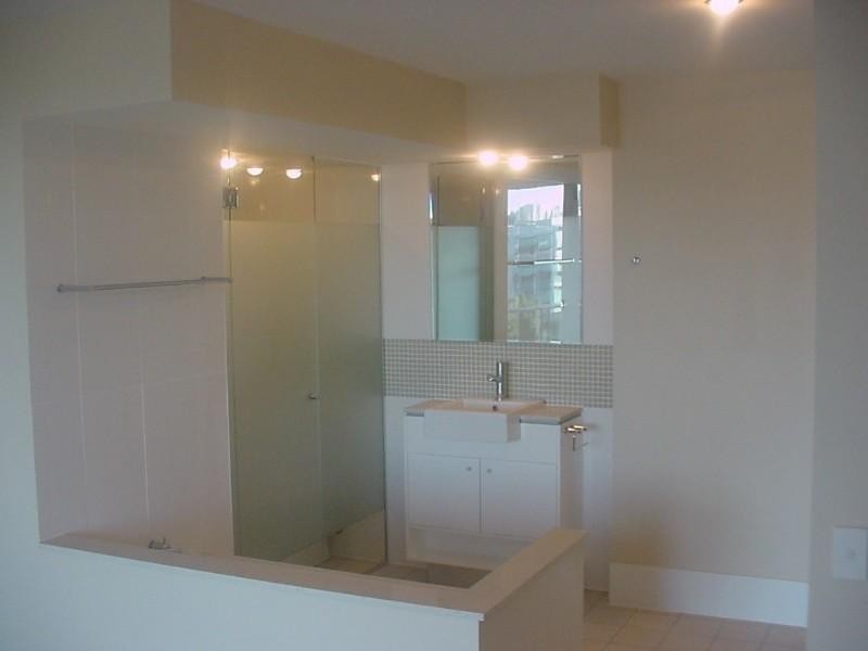 1/36 Jerdanefield Road, St Lucia QLD 4067