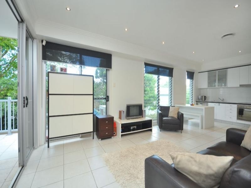 4/106 Carmody Road, St Lucia QLD 4067