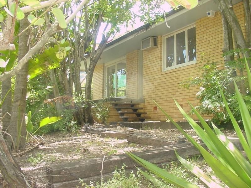 84 Gailey Road, St Lucia QLD 4067