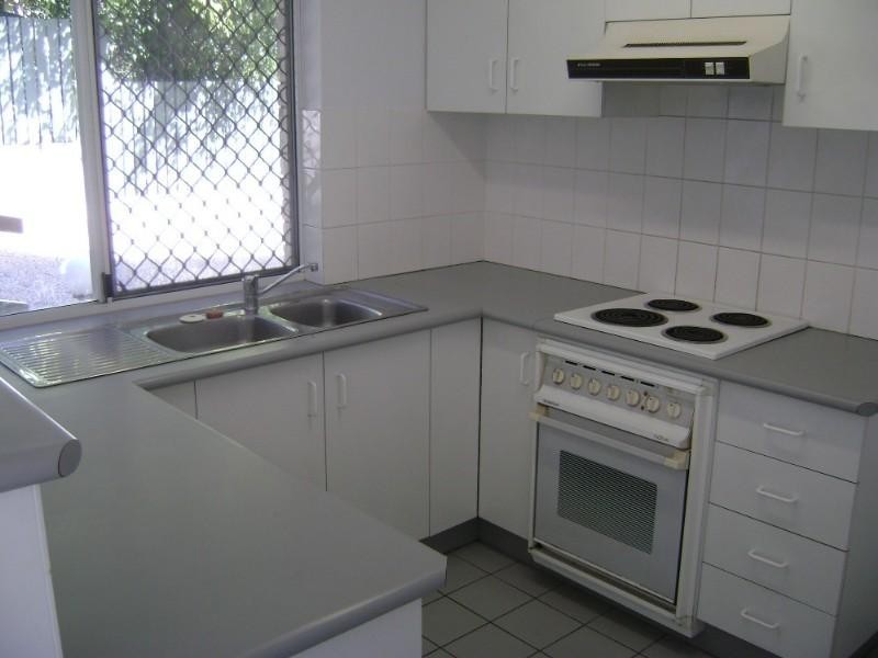 2/51 Nelson Parade, Indooroopilly QLD 4068