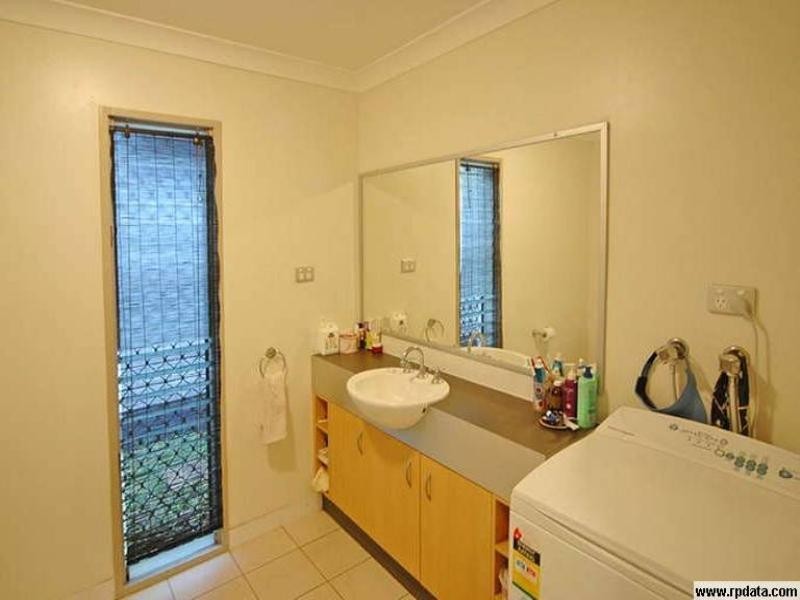 1/109 Sir Fred Schonell, St Lucia QLD 4067