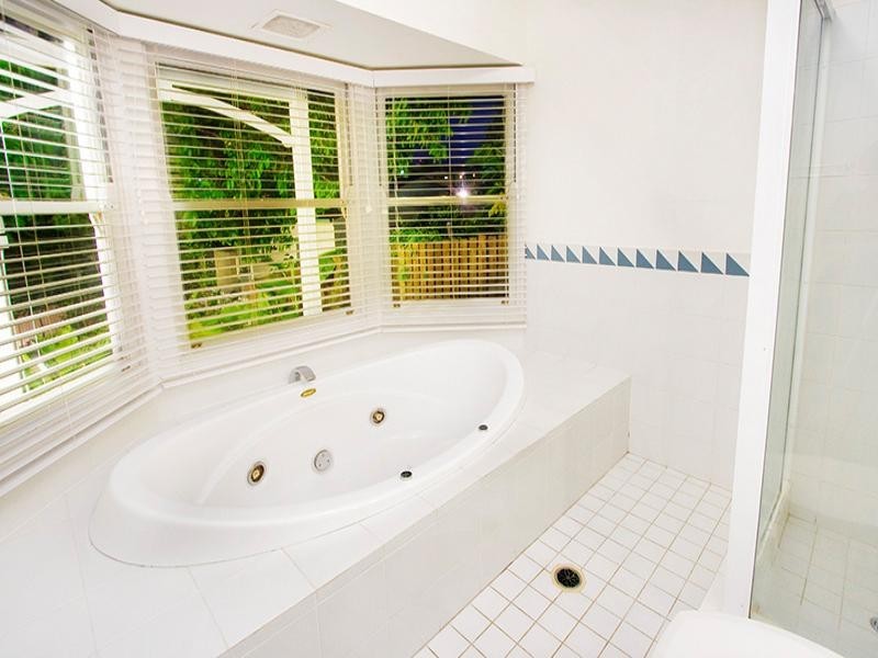 18 Eldon Street, Indooroopilly QLD 4068