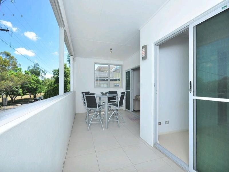 201/28 Dengate Lane, St Lucia QLD 4067