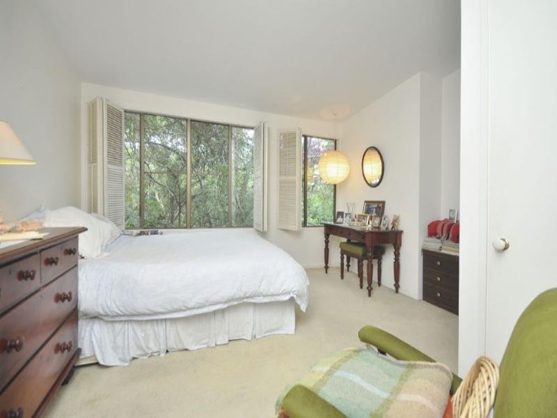 68 Seventh Avenue, St Lucia QLD 4067