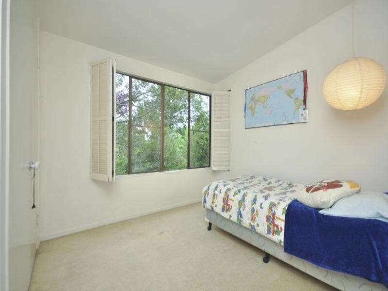 68 Seventh Avenue, St Lucia QLD 4067