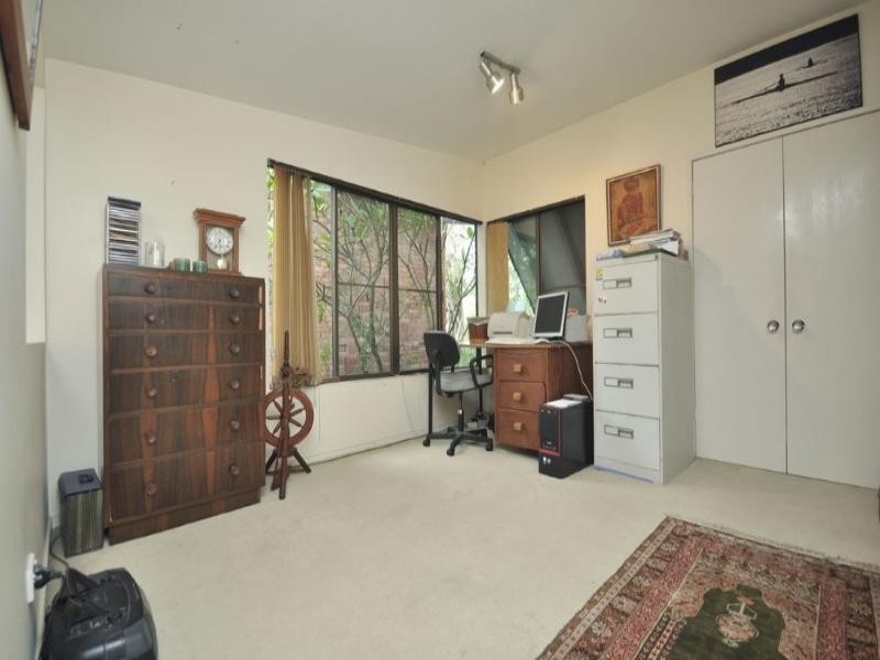 68 Seventh Avenue, St Lucia QLD 4067