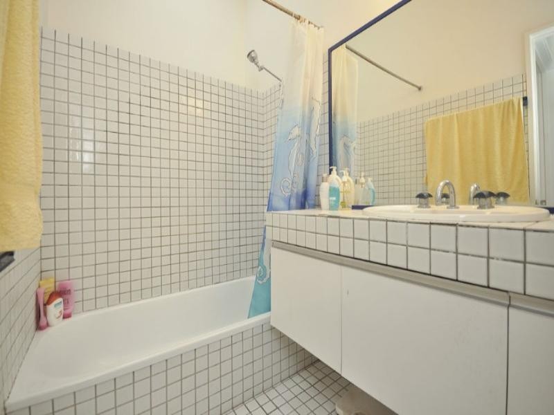 68 Seventh Avenue, St Lucia QLD 4067