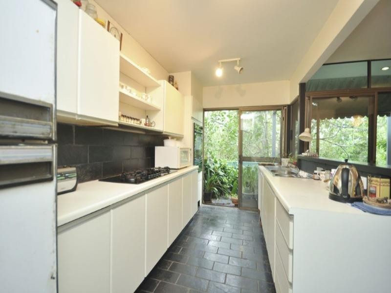 68 Seventh Avenue, St Lucia QLD 4067