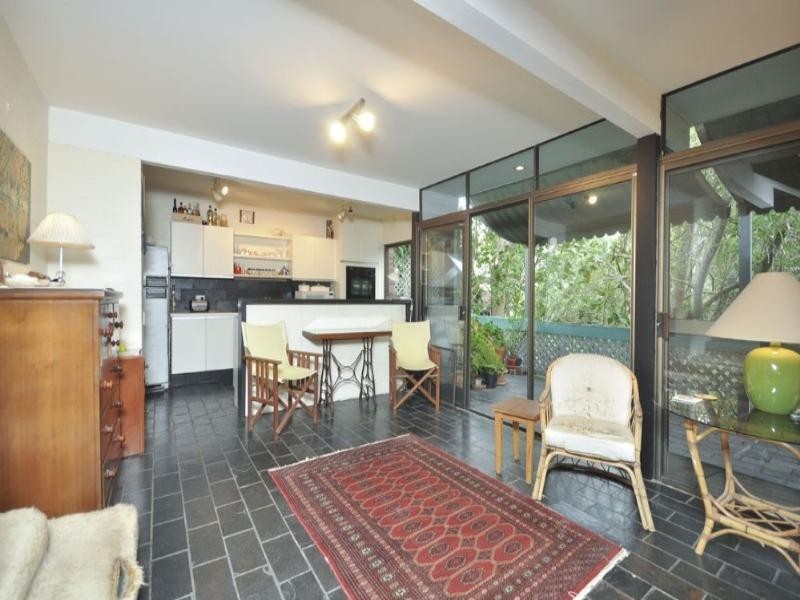 68 Seventh Avenue, St Lucia QLD 4067