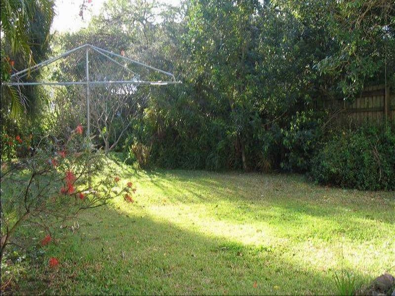 27 Saunders Street, Indooroopilly QLD 4068