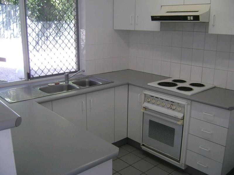 2/51 Nelson Parade, Indooroopilly QLD 4068