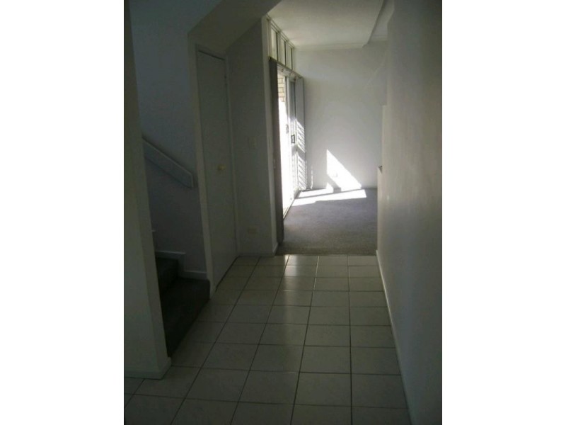 2/51 Nelson Parade, Indooroopilly QLD 4068