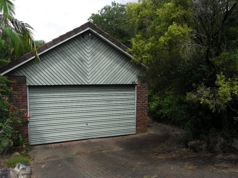 327 Swann Road, St Lucia QLD 4067