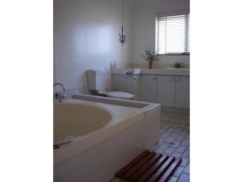 64a Elizabeth Street, Toowong QLD 4066