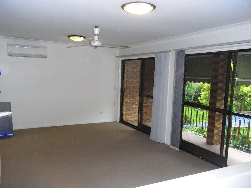 9 Brinkworth Street, Indooroopilly QLD 4068