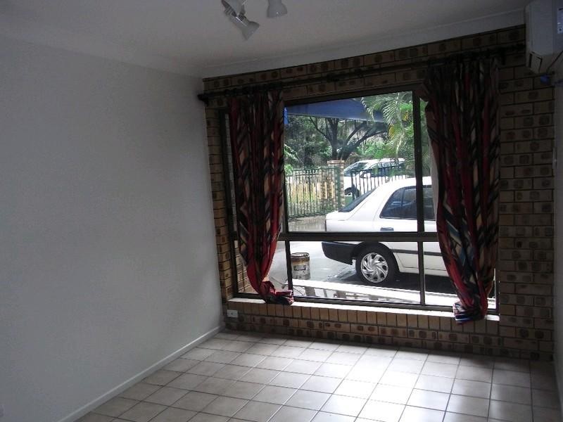 9 Brinkworth Street, Indooroopilly QLD 4068