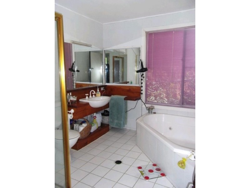 9 Canongate Street, Kenmore QLD 4069