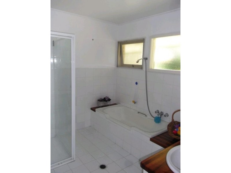 9 Canongate Street, Kenmore QLD 4069