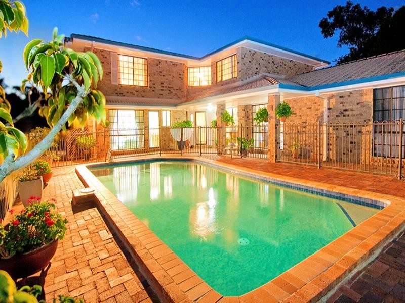 8 Emerald Court, Kenmore QLD 4069