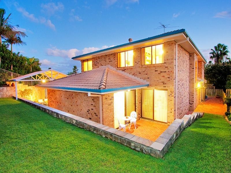 8 Emerald Court, Kenmore QLD 4069