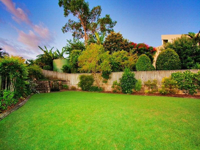 8 Emerald Court, Kenmore QLD 4069