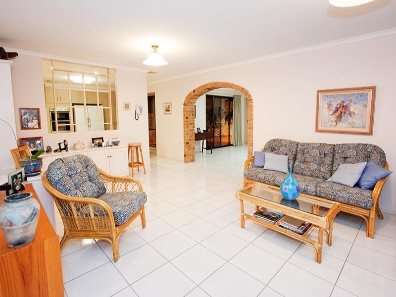 8 Emerald Court, Kenmore QLD 4069