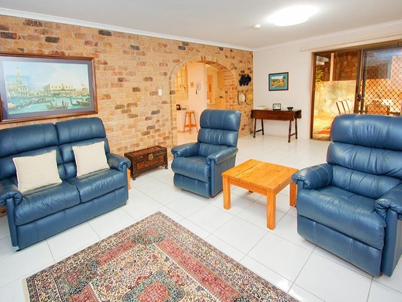 8 Emerald Court, Kenmore QLD 4069