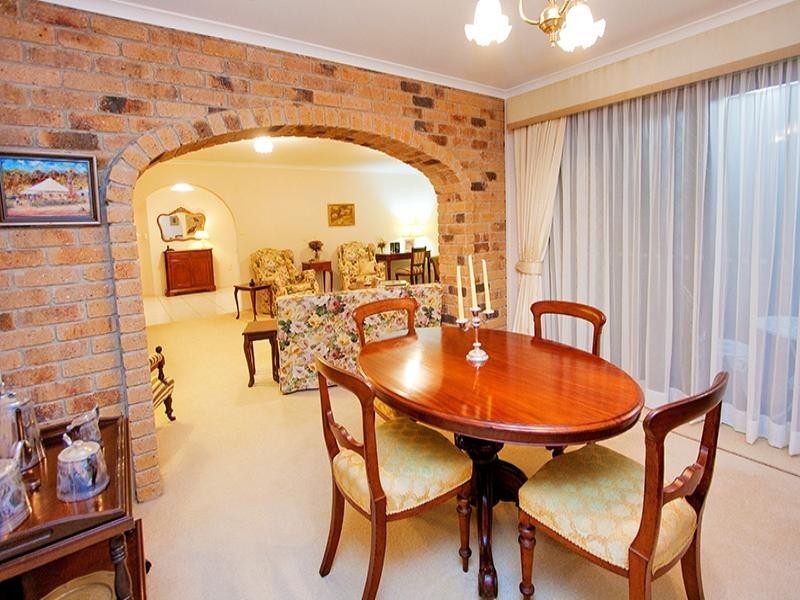 8 Emerald Court, Kenmore QLD 4069