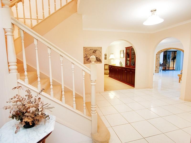 8 Emerald Court, Kenmore QLD 4069